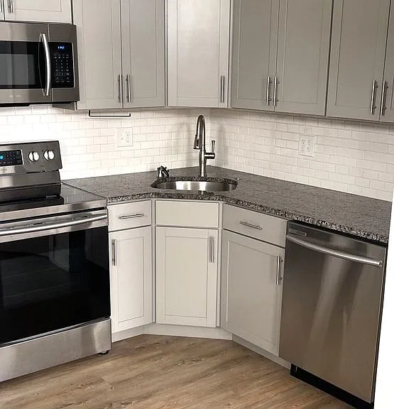 Main St W 221 — Photo 15