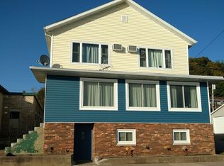 91 N Front St, Lansing, IA 52151