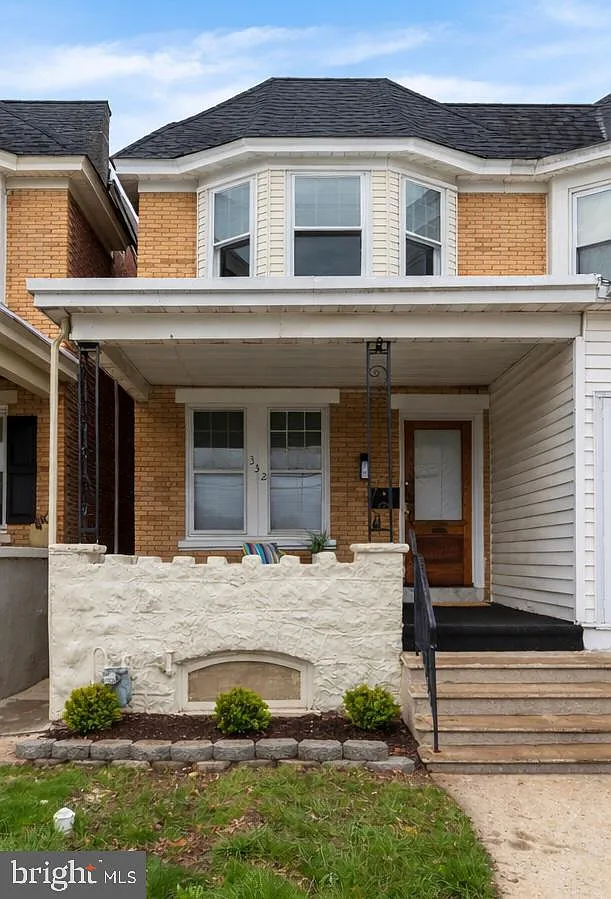 332 James St photo 1