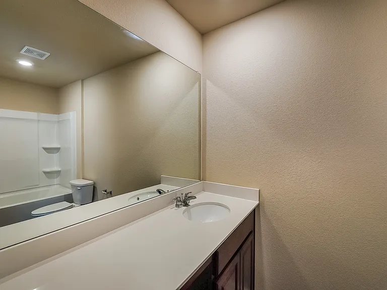 525 Clover Cir — Photo 9