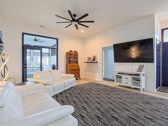 4th image of 3808 Sandtrap Cir