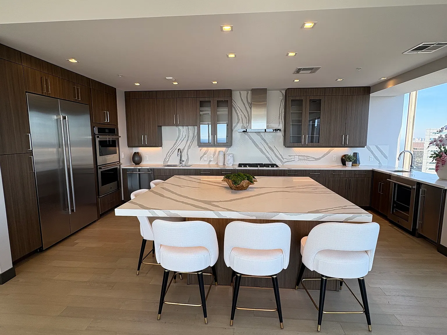 4 bed, 3.5 bath, 3000 sqft, $11,055 — Photo 3