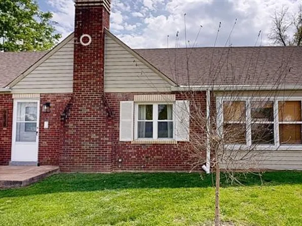 9838 Coventry Ln, Saint Louis, MO 63123