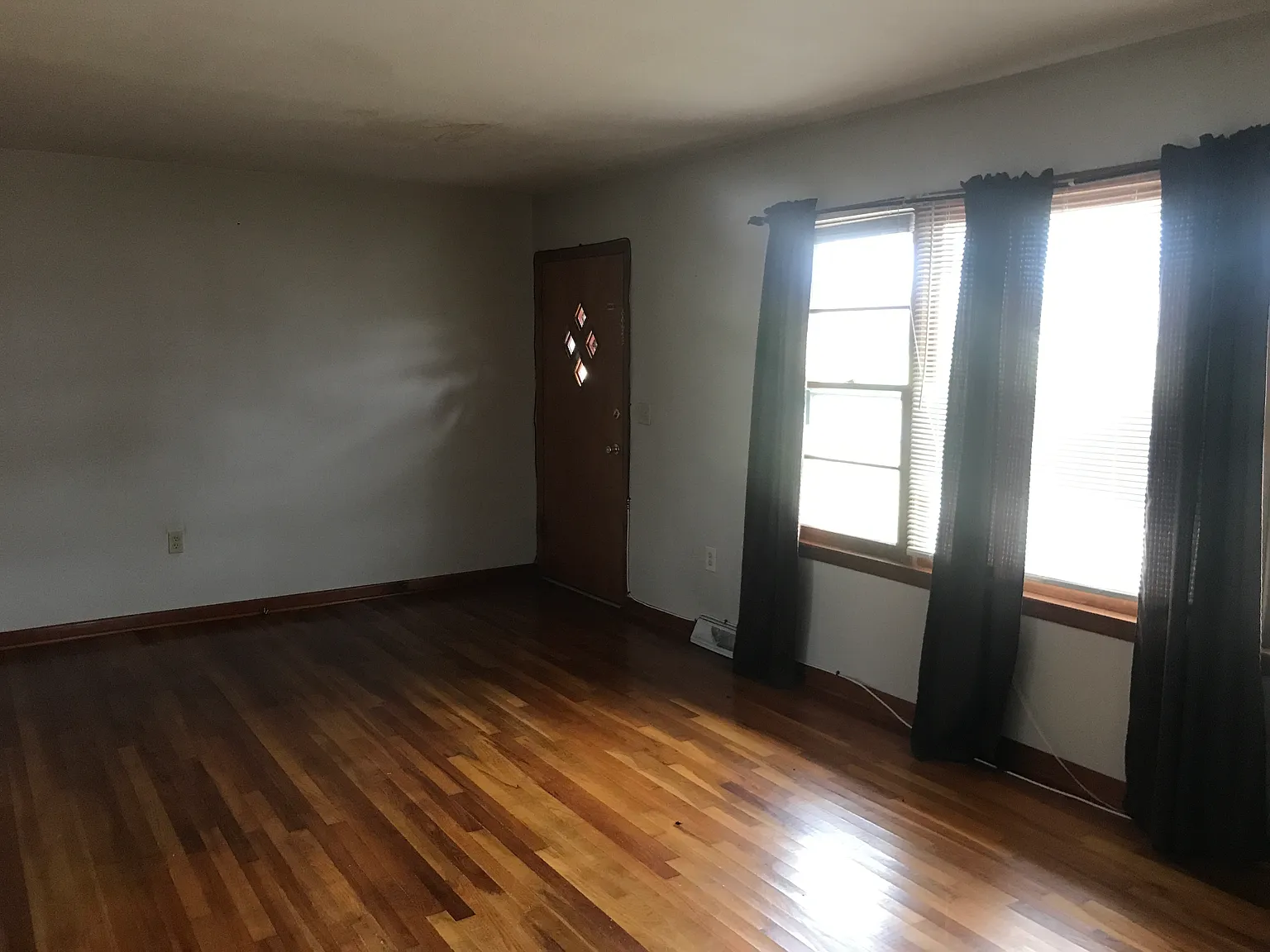 5 bed, 2800 sqft, $2,000 — Photo 2