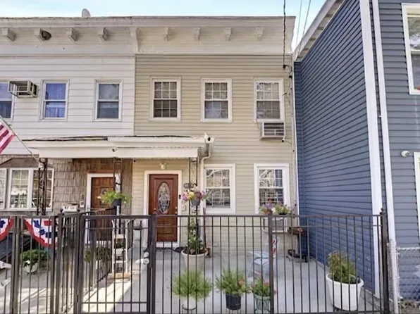 8712 95th Ave, Ozone Park, NY 11416