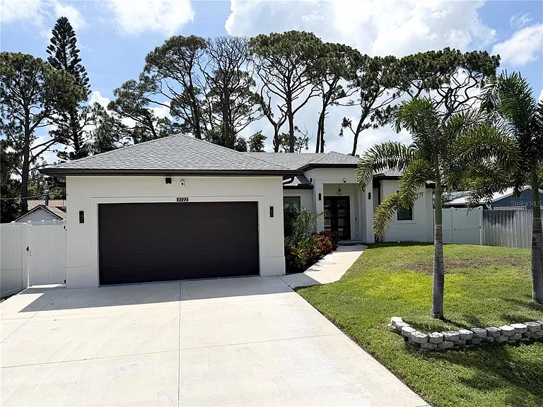 4722 Neptune Rd — Photo 2