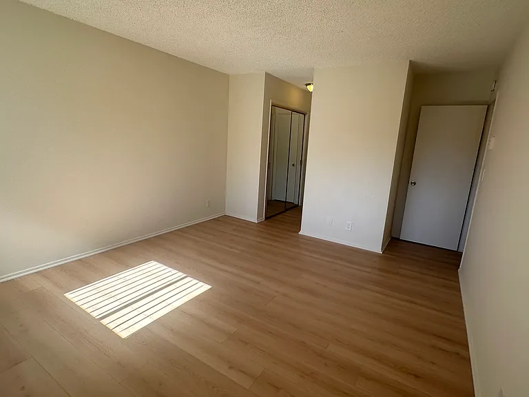 1724 Montana Ave #5D — Photo 8
