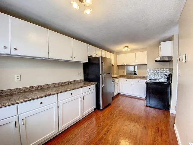 520 Shennecossett Rd — Photo 2