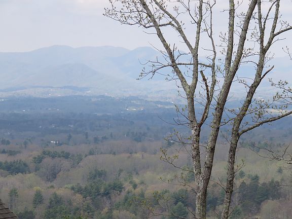 Long View 2, Neighbor border