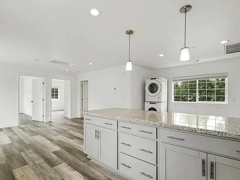 550 Hathaway Ave — Photo 14