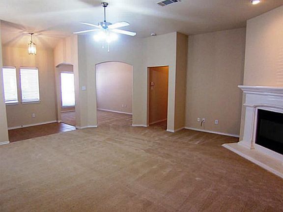 4th image of 3010 Cross Timbers Dr
