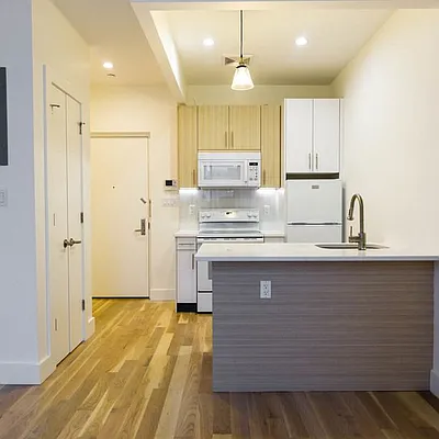 Rented by Nooklyn NYC LLC | media 31