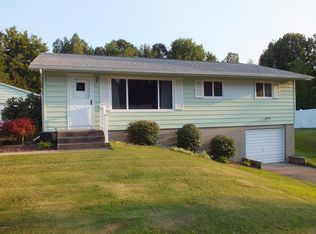 1049 Porter Rd, Norton Shores, MI 49441