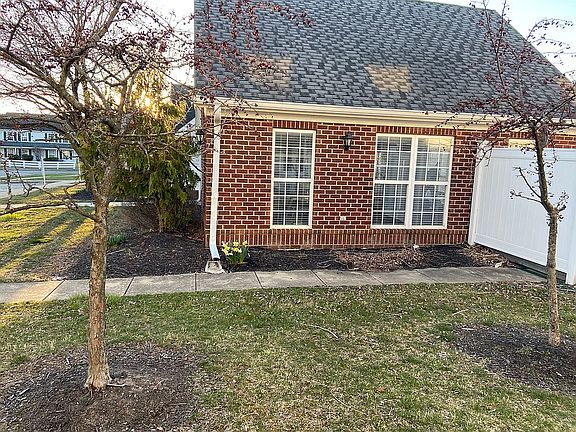 2nd image of 654 Lakeview Dr S