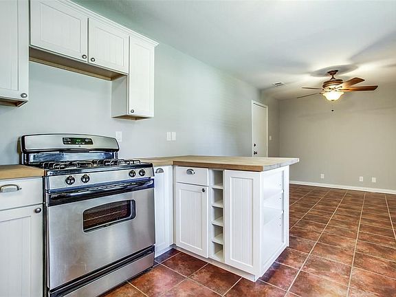 5th image of 438 Marilu St
