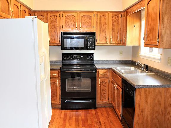 4th image of 3537 N Riveroaks Dr