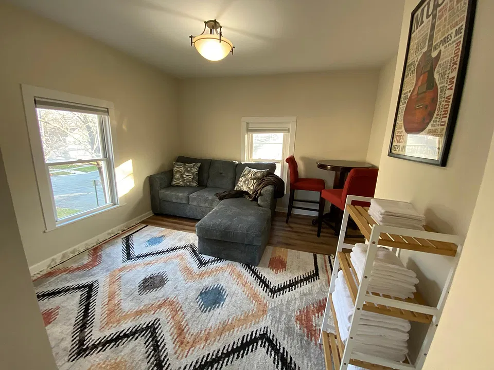 1529 Queen Ave NE #2