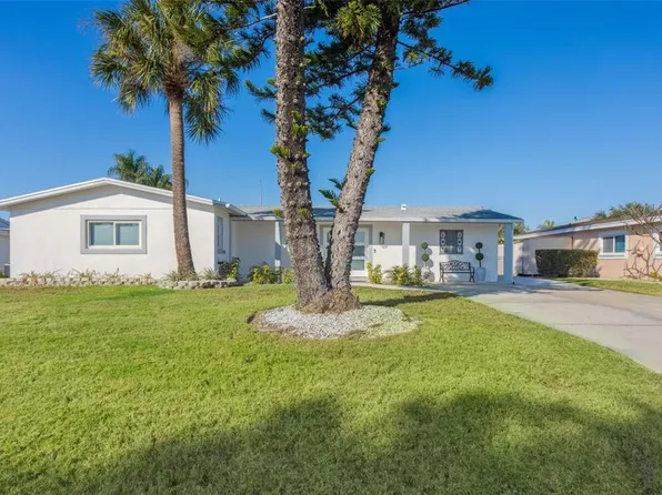 3926 Fontainebleau Dr, Rocky Point, FL 33634