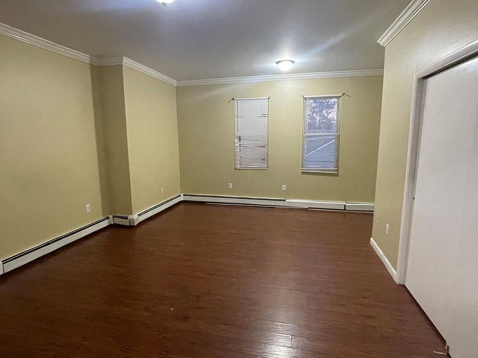 2nd image of 33 Berkshire Pl APT 2