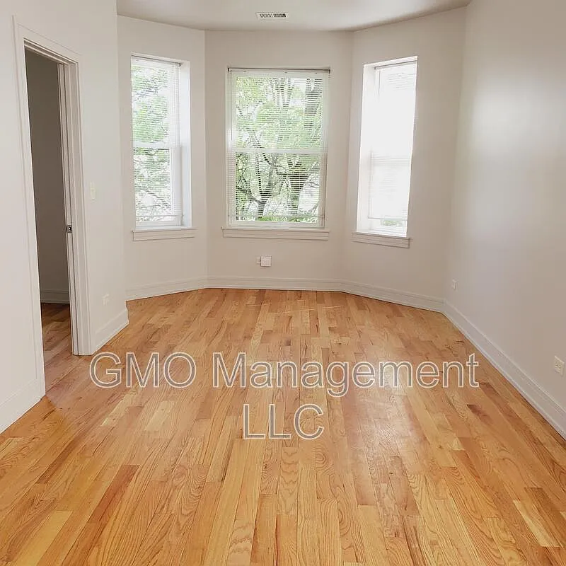 4 bed, 1.0 bath, 1200 sqft, $1,700 — Photo 1