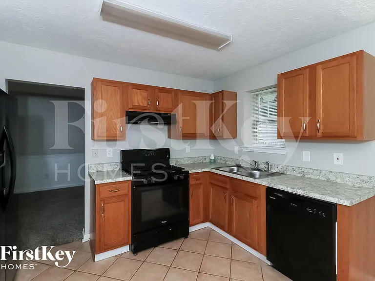 1118 Summerstone Trce — Photo 6