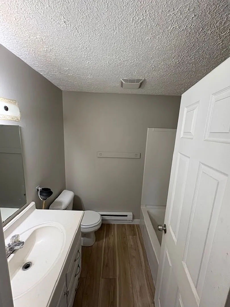 1332 N Chapel — Photo 3