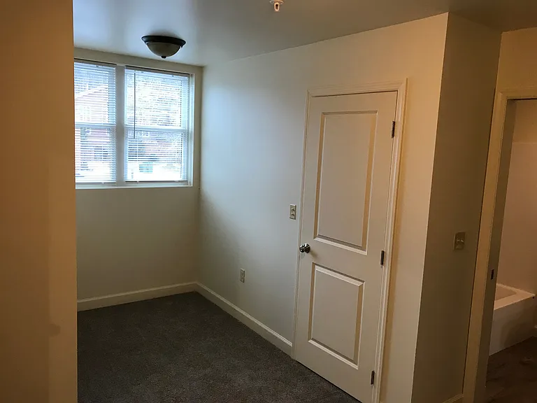 1740 Chestnut St — Photo 24