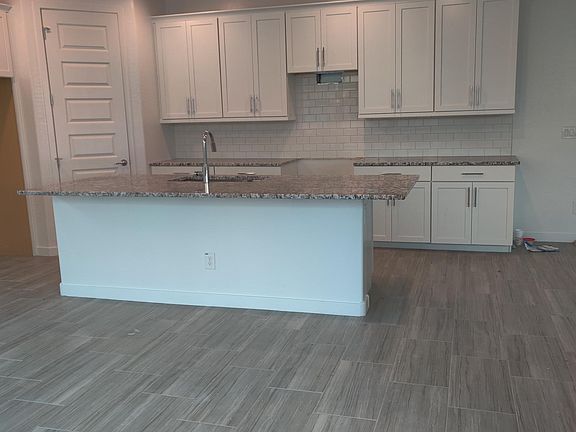 4th image of 1154 W Thompson Way