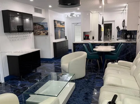 5121 W Oakland Park Blvd #212, Fort Lauderdale, FL 33313