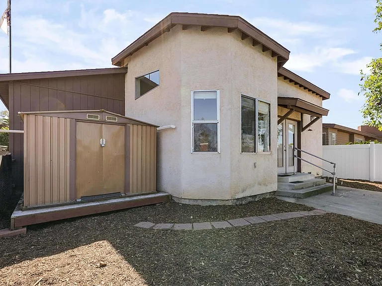 3237 S Bonita St — Photo 2