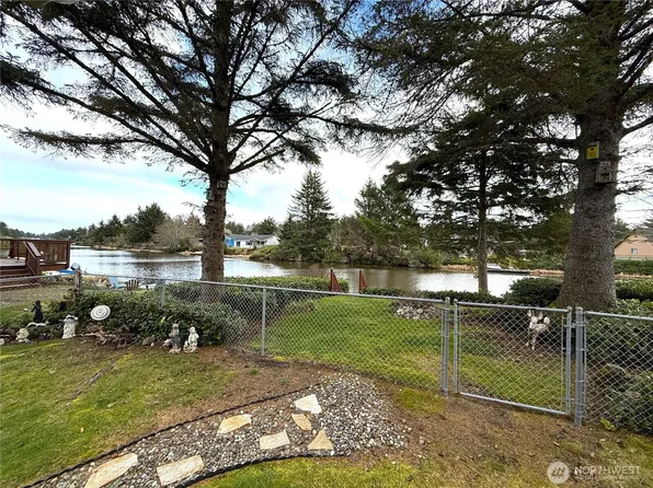 522 Point Brown Avenue SE, Ocean Shores, WA 98569