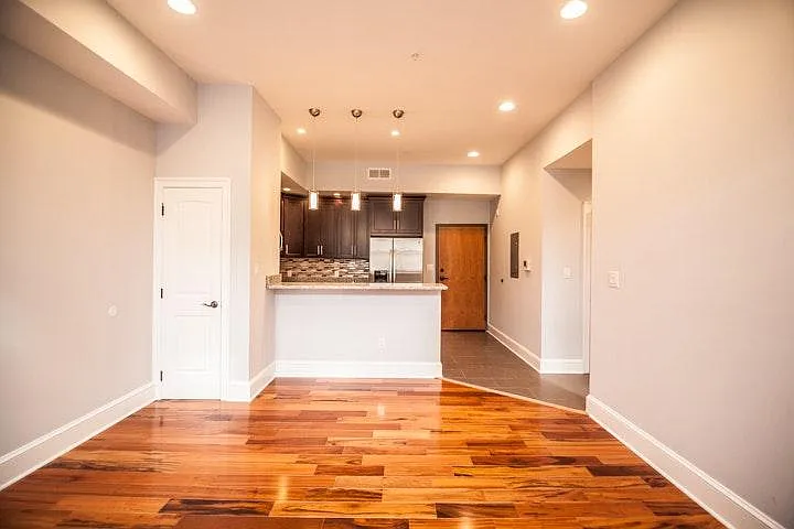 615 S 6th St #304 — Photo 5