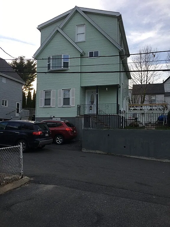 2 bed, 700 sqft, $2,200 — Photo 1