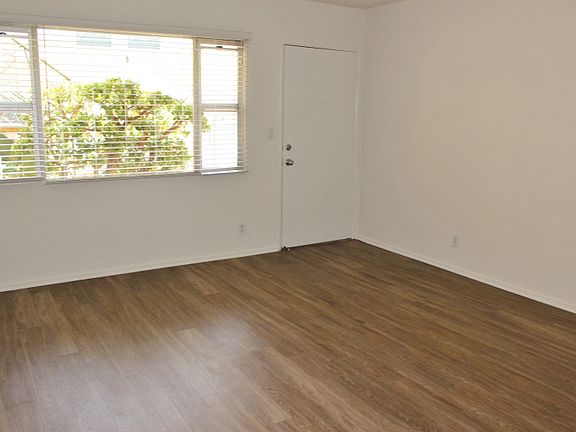3rd image of 1439 S Saltair Ave APT 2