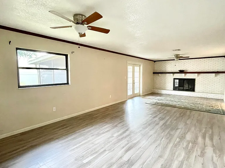 3025 Briarwood Ln — Photo 6