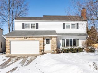 23219 E Groveland Rd, Beachwood, OH