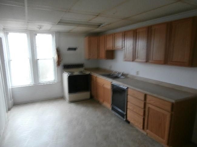 2nd image of 304 W Main St