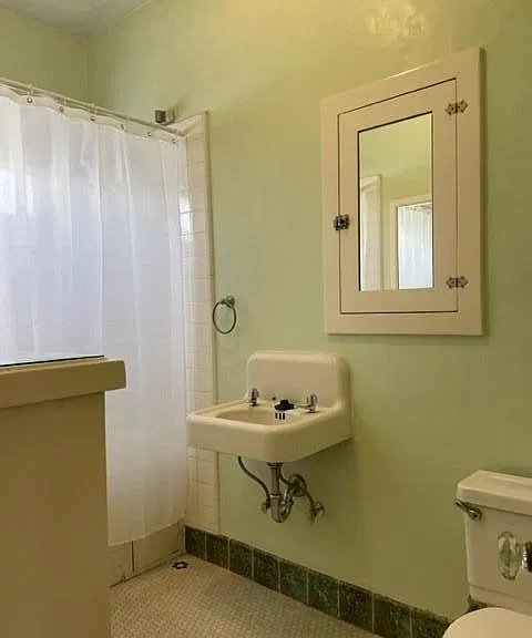 845 N Newport Ave — Photo 2