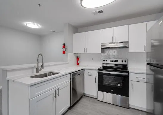 229 W 4th St #A4 — Photo 13
