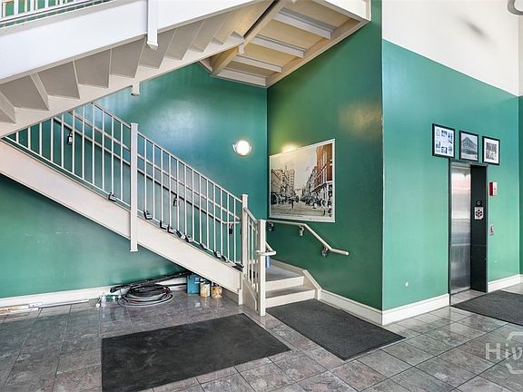 4th image of 50 Barnard St #203