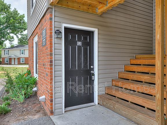 5th image of 37 Conifer Ct