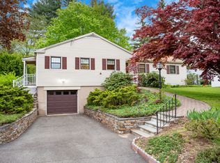 11 Meadow Farms Rd, West Hartford, CT 06107