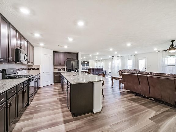 3rd image of 25546 Kensington Lake Dr