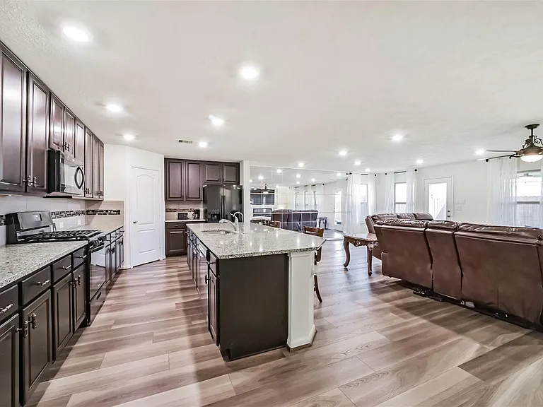 25546 Kensington Lake Dr — Photo 3