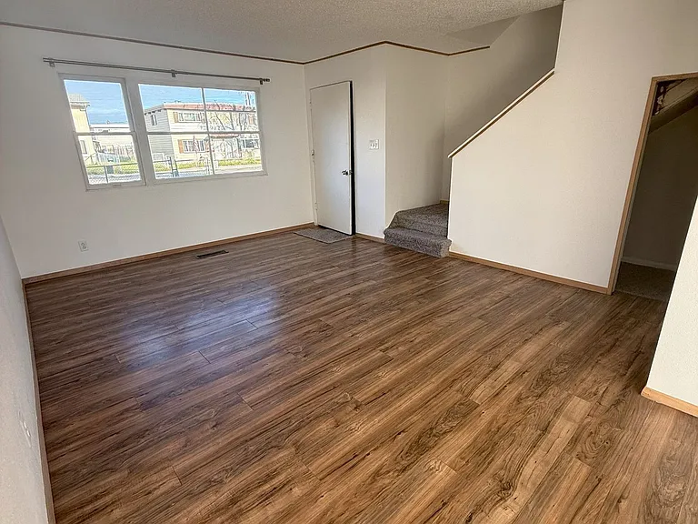 1217 McCarty Ave — Photo 2
