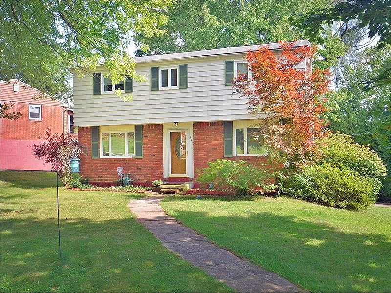 310 Interlaken Dr photo 1