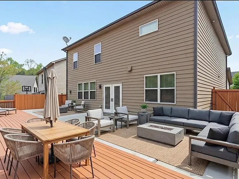 1220 Wesleyan Pl — Photo 4