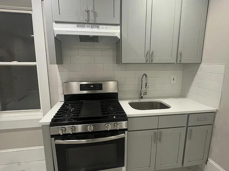 82 Mechanics Ave — Photo 3