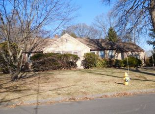 210 Knollwood Dr, Stratford, CT 06614