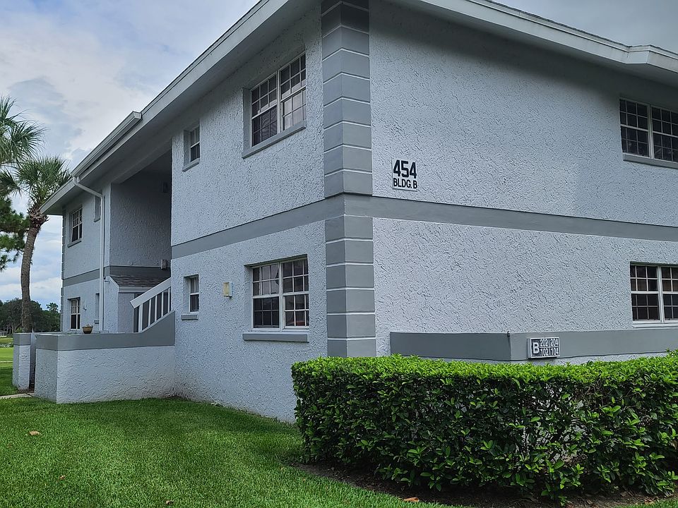 1st image of 454 Fairways Cir